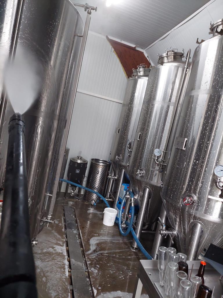 Hogedruk aan het werk - bierketels
