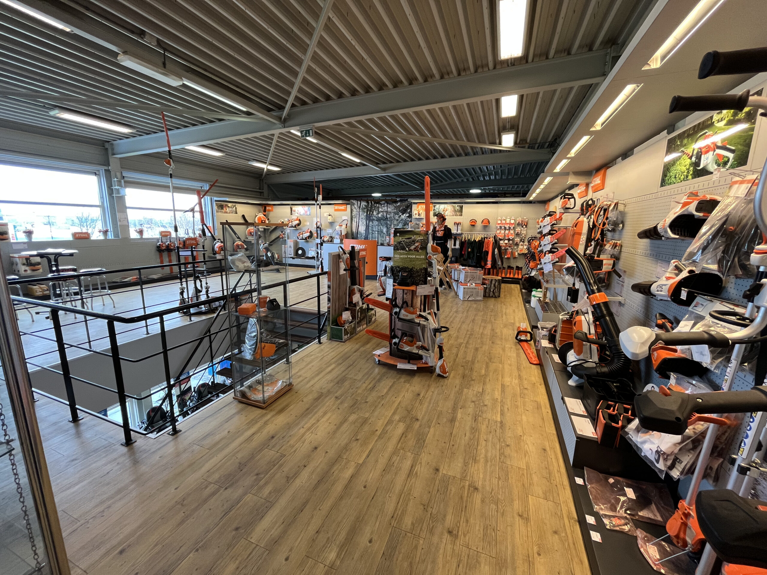 Showroom STIHL boven