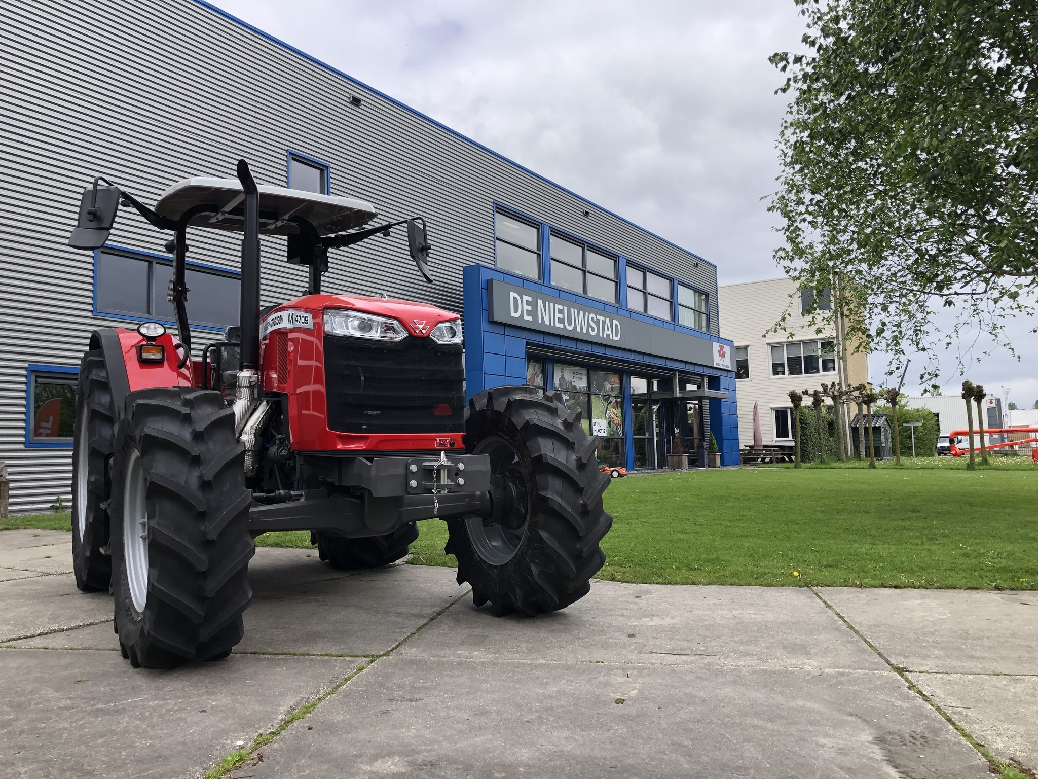 Massey Ferguson 4709 Platform