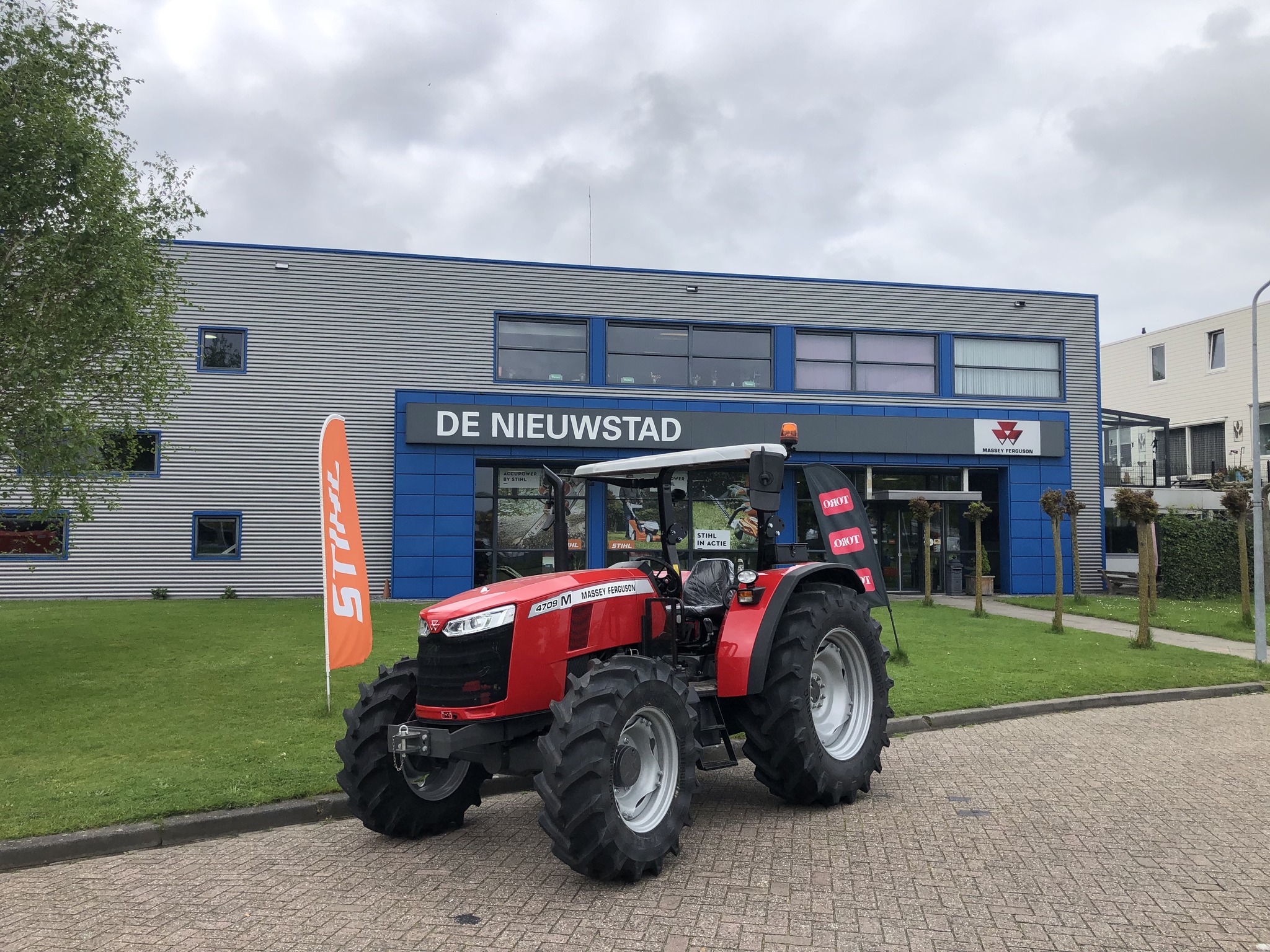 Massey Ferguson 4709 Platform
