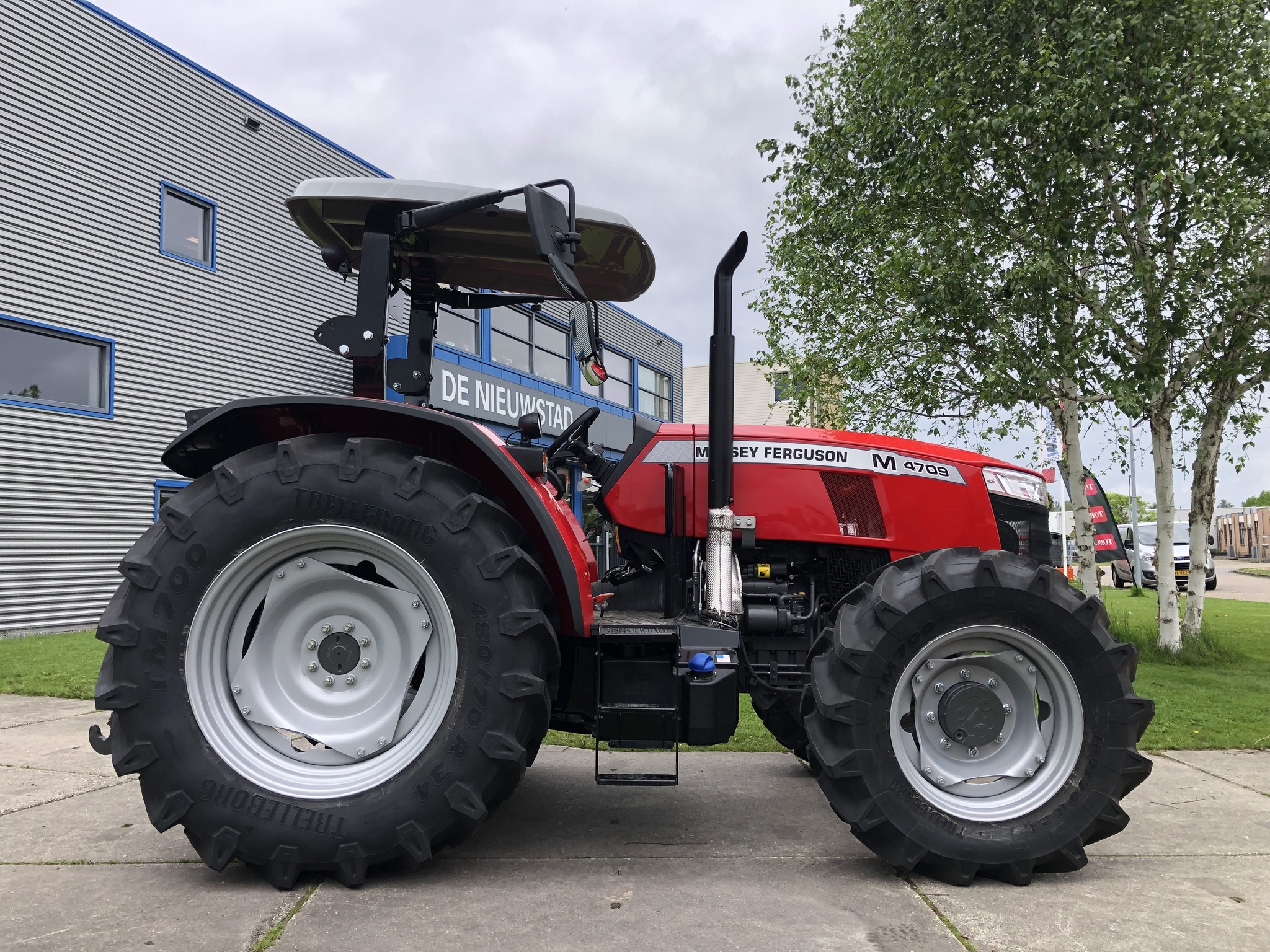 Massey Ferguson 4709 Platform